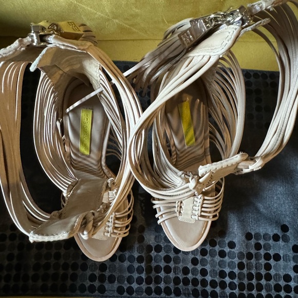 BCBG MAXAZRIA DESIGNER sexxxxy 🔥 high heels,👠 Never Worn - Picture 3 of 7